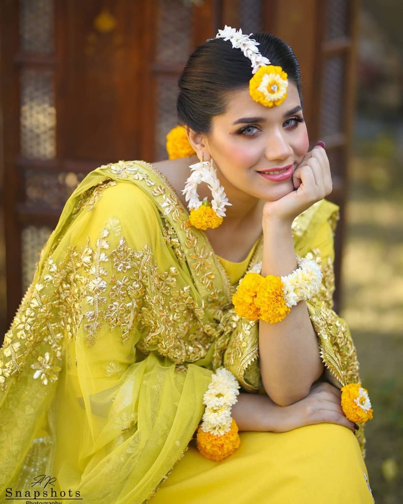 Kiran Ashfaq Shines Bright In Gorgeous Mehndi Ensemble