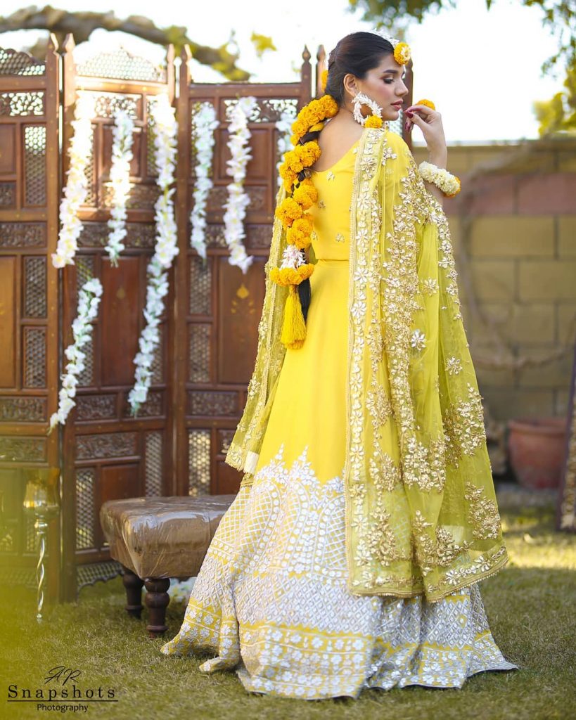 Kiran Ashfaq Shines Bright In Gorgeous Mehndi Ensemble