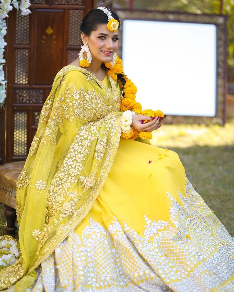 Kiran Ashfaq Shines Bright In Gorgeous Mehndi Ensemble