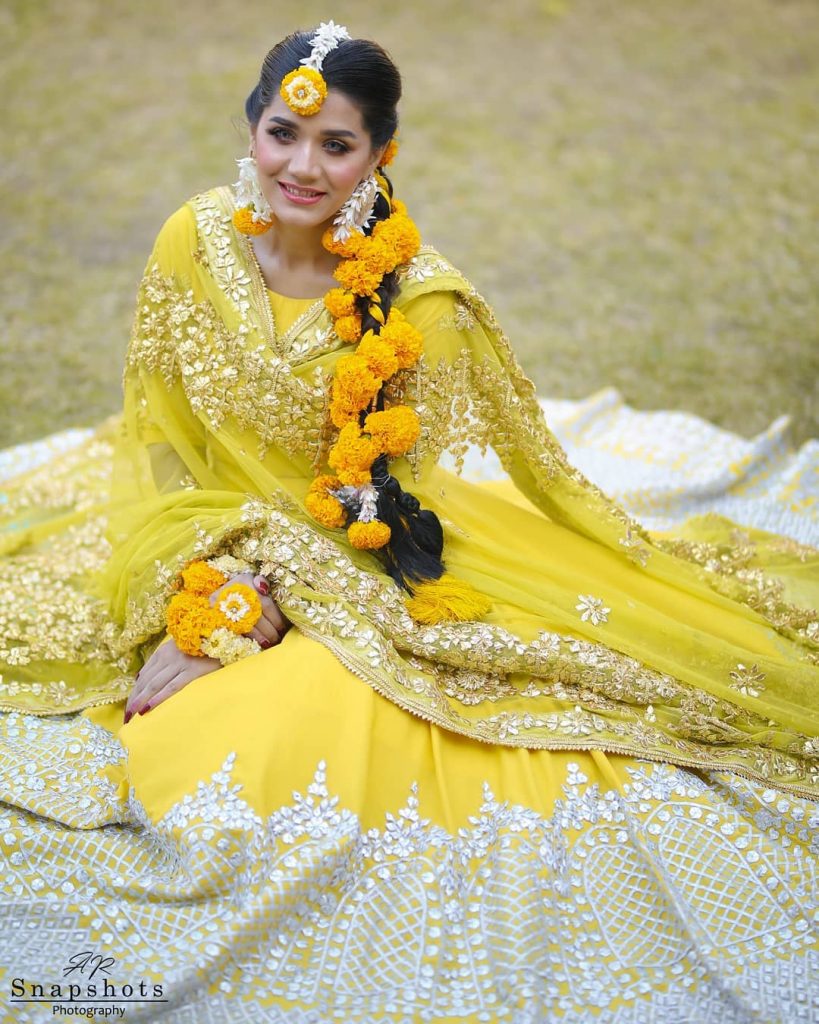 Kiran Ashfaq Shines Bright In Gorgeous Mehndi Ensemble