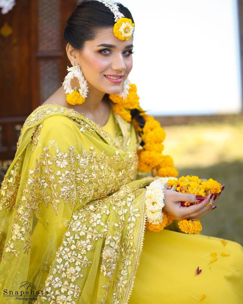 Kiran Ashfaq Shines Bright In Gorgeous Mehndi Ensemble