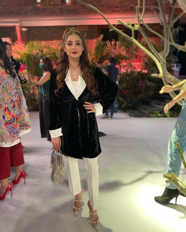 Sarwat Gilani Is Under Severe Criticism For Her Recent Look