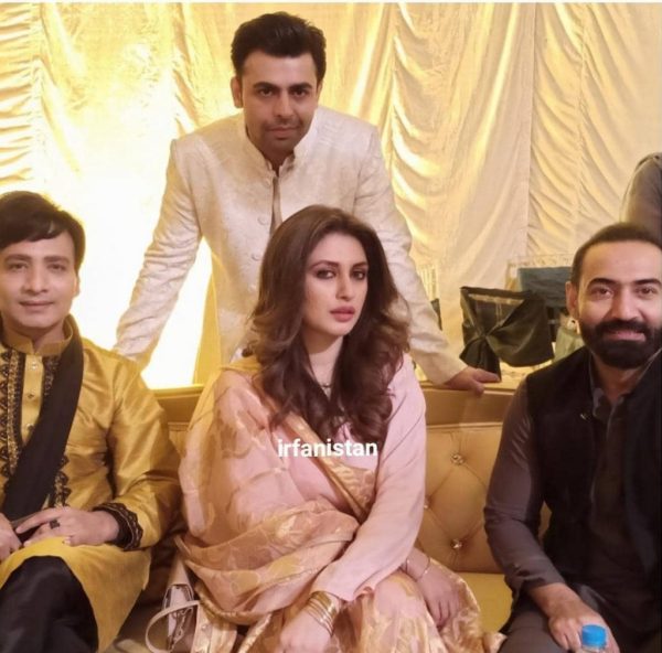 After Divorce Urwa & Farhan spotted in a Mehndi event together