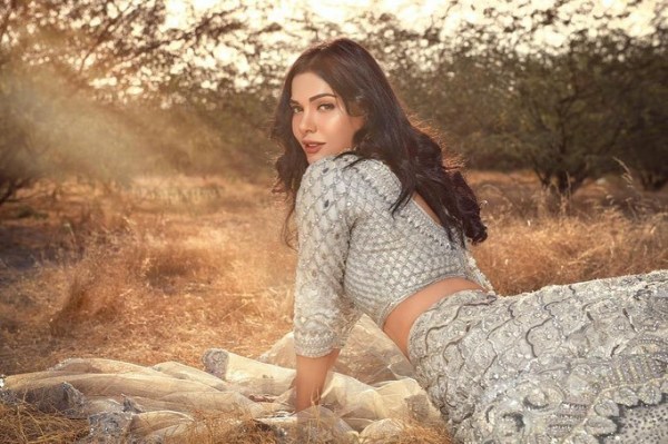 Actress Sara Loren Teases Fans with Desi Looks