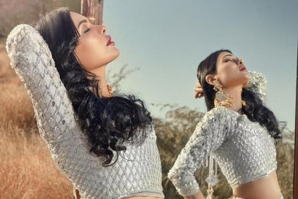 Actress Sara Loren Teases Fans with Desi Looks