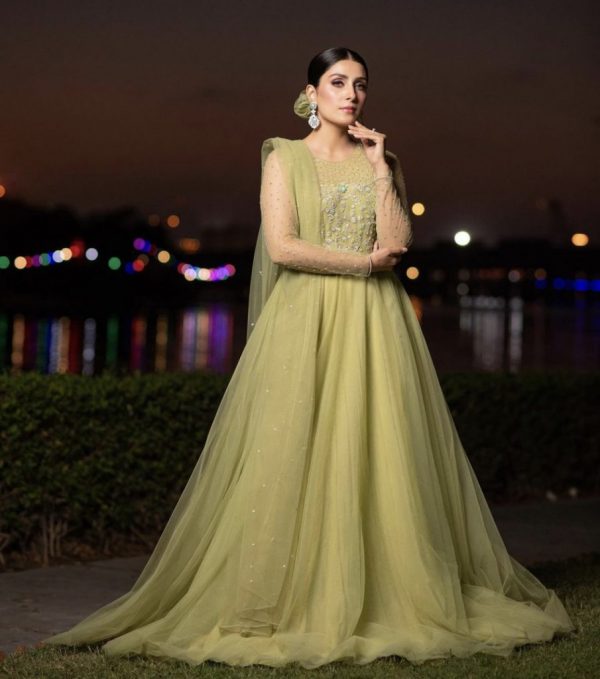 Ayeza Khan Looks Stunning in this Beautiful Green Outfit