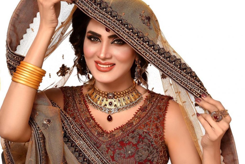 Fiza Ali Pulls Off Traditional Bridal Look Like A Pro