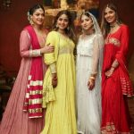 Beautiful Pictures of Sanam Jung with her Sisters