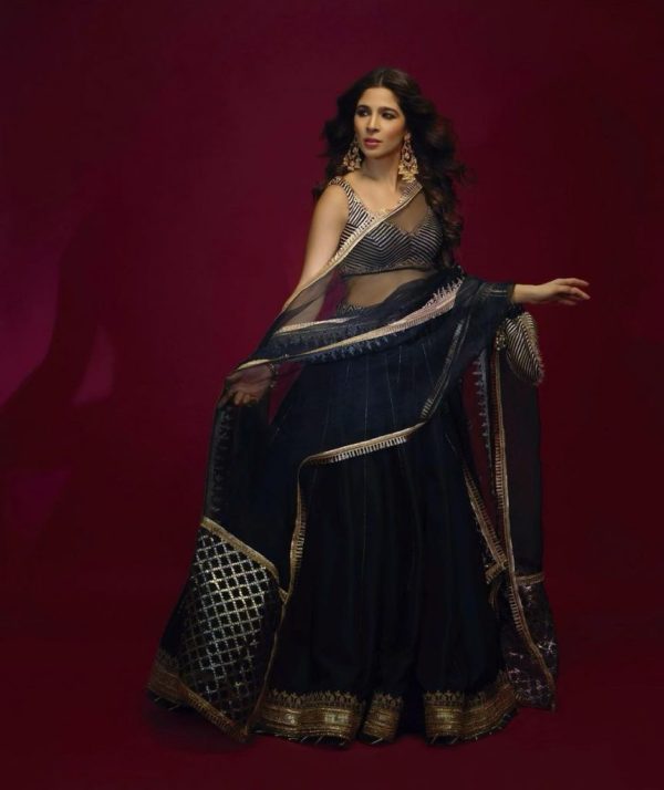 Ayesha Omar Hot In Black Lehnga Choli