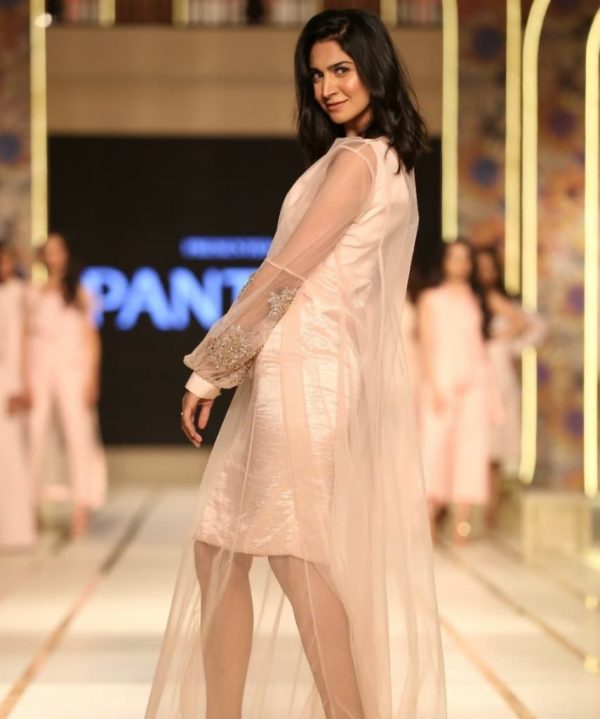 Maya Ali Looks Hot Bridal Couture Week Hair Show