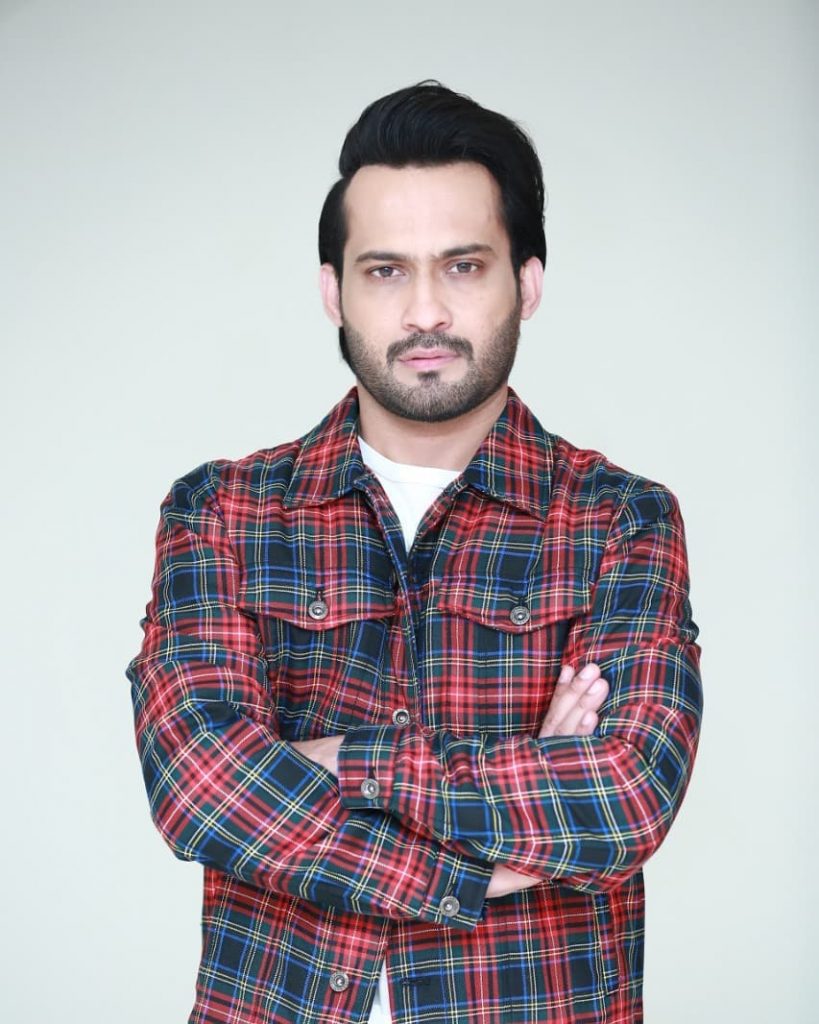 Elegant Photos of Waqar Zaka For A Change