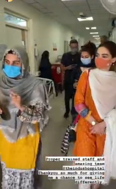 Minal Khan Visits Cancer Patients At Indus Hospital