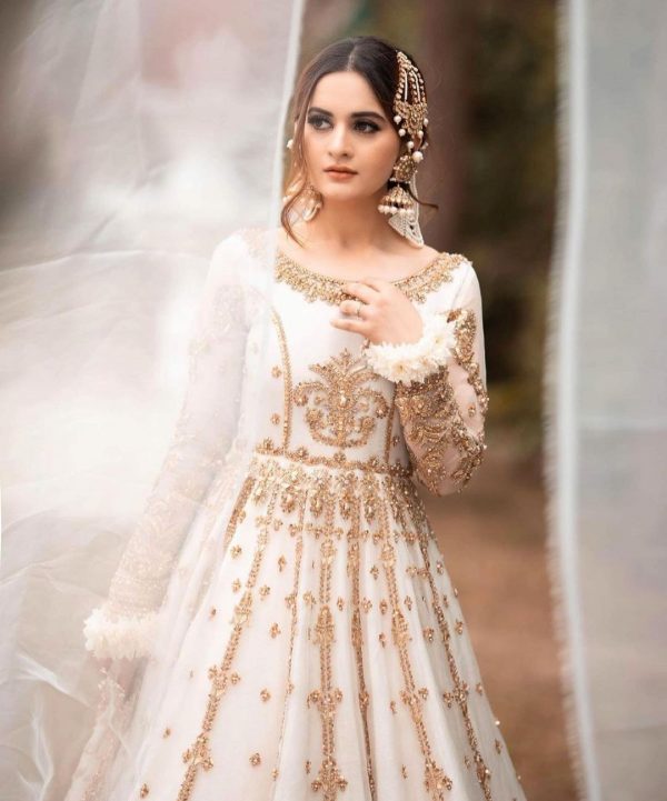 Aiman Khan is Looking Gorgeous in White Bridal Outfit