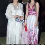 Latest Pictures Salma Agha with her Daughter Zara Khan