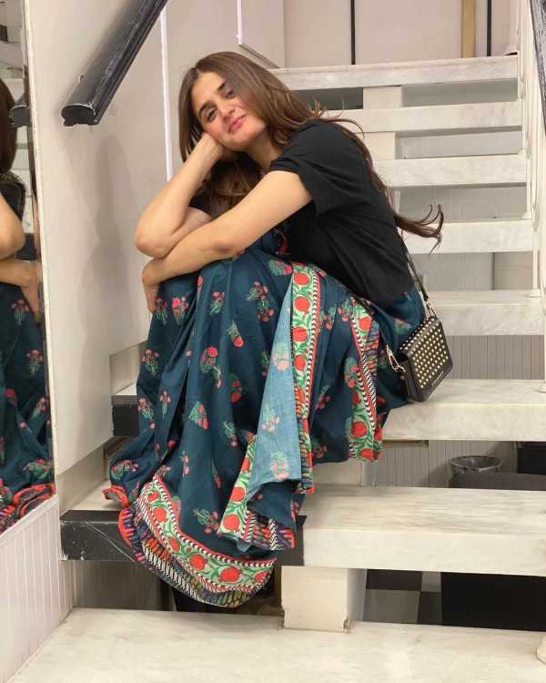 Hira Mani Is a Trendsetter In Her T-Shirt and Sari Look