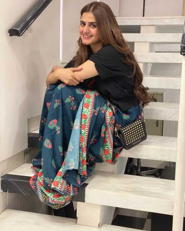 Hira Mani Is a Trendsetter In Her T-Shirt and Sari Look