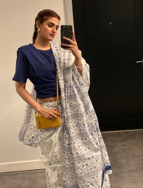 Hira Mani Is a Trendsetter In Her T-Shirt and Sari Look