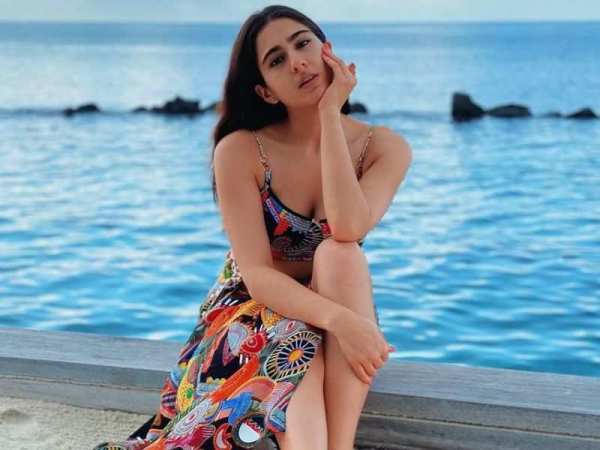 Sara Ali Khan & Janhvi Kapoor set Goals in Viral Workout Video