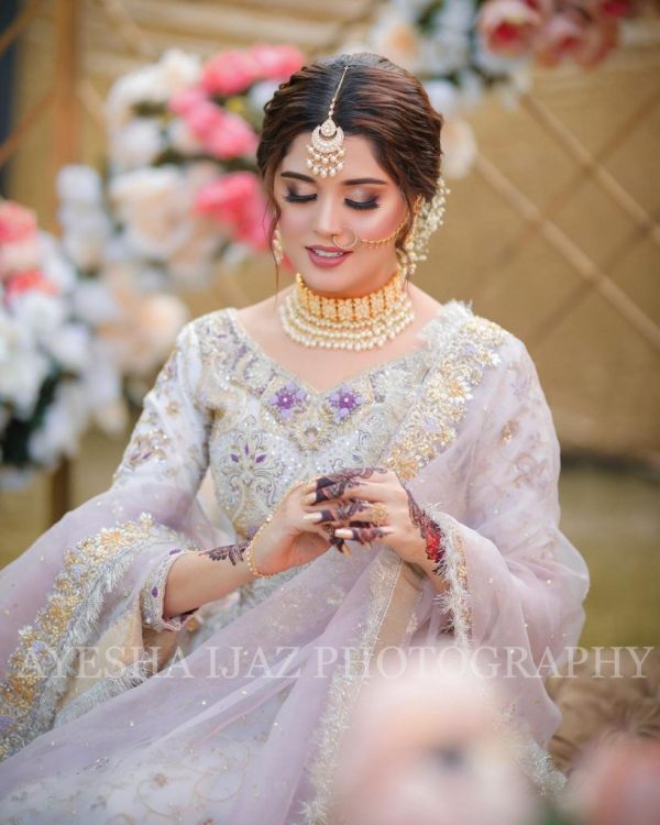 Kanwal Aftab Pulling Off Traditional Look Like a Pro