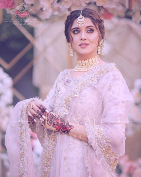 Kanwal Aftab Pulling Off Traditional Look Like a Pro