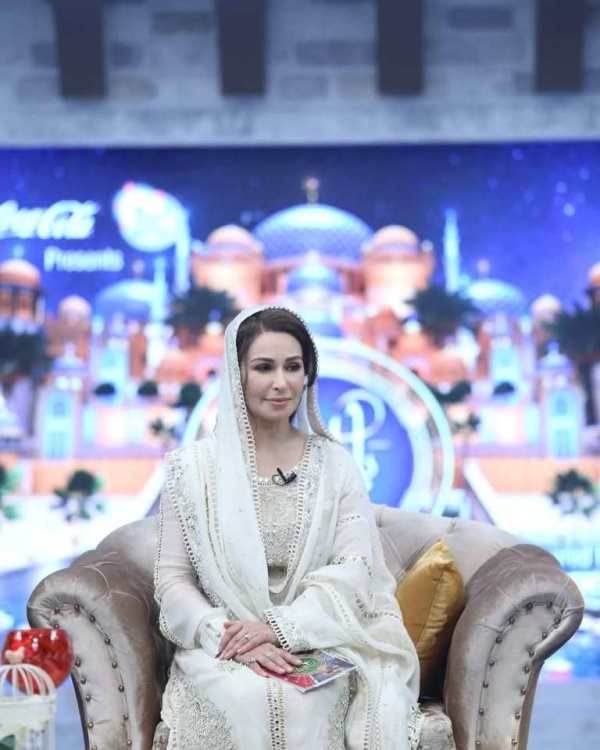 Beautiful Reema Khan on Set of her Ramazan Transmission