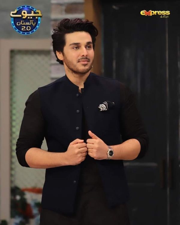 Sanam Jung And Ahsan Khan Pictures from Jeeway Pakistan Show