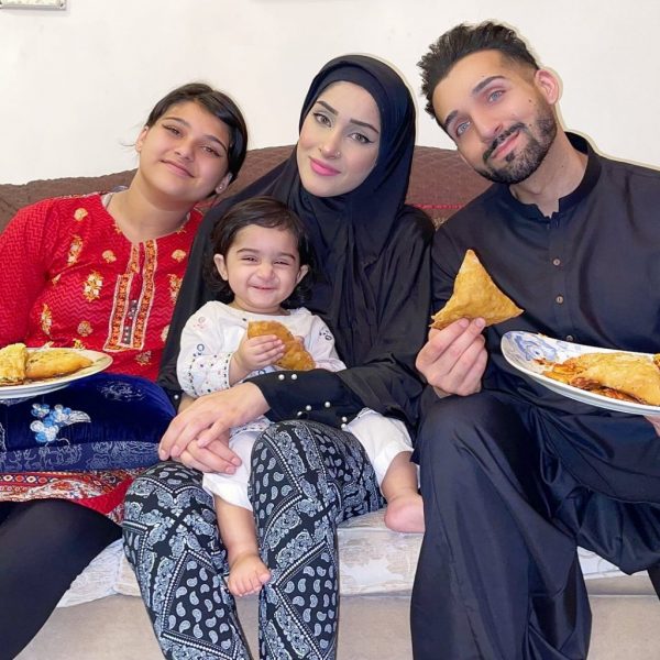 Shaam Idress Spending Good Time in Ramzan with Family