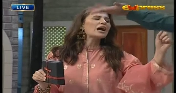 Nausheen Shah Got Angry On Aamir Liaquat During Live Show
