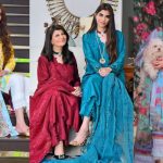 rubina-ashraf-with-her-daughter-minna-tariq-adorable-pictures