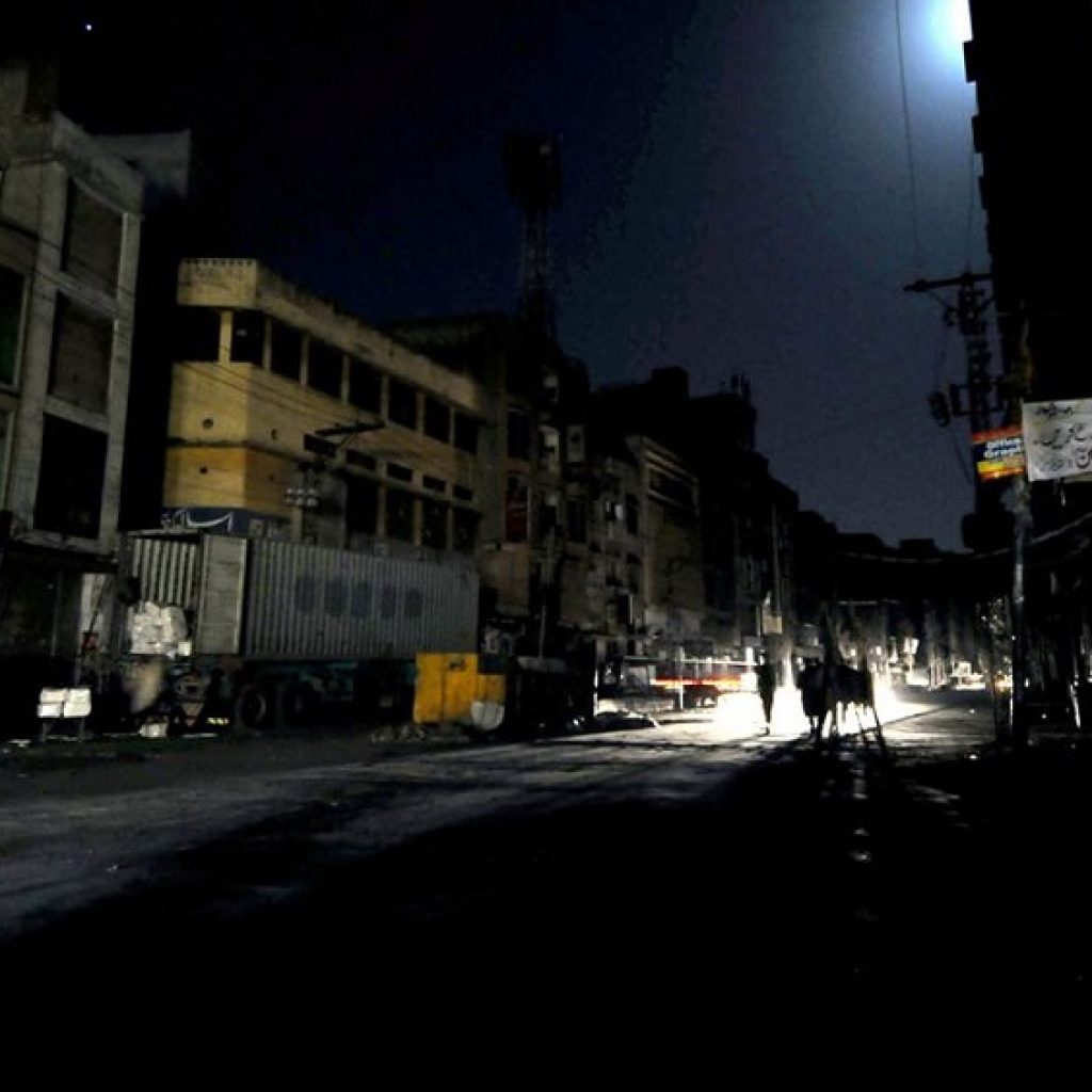 karachi-power-crisis:-citizens-face-10-hour-outage