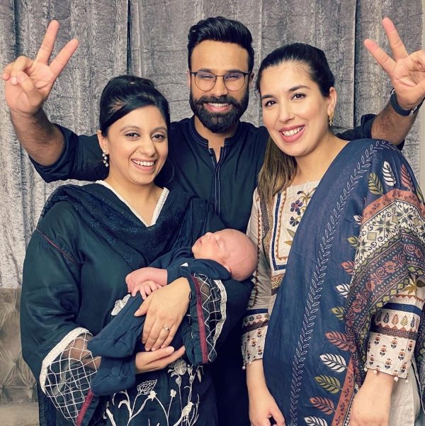 Youtuber Rahim Pardesi Latest Pictures with his Two Wives and Kids