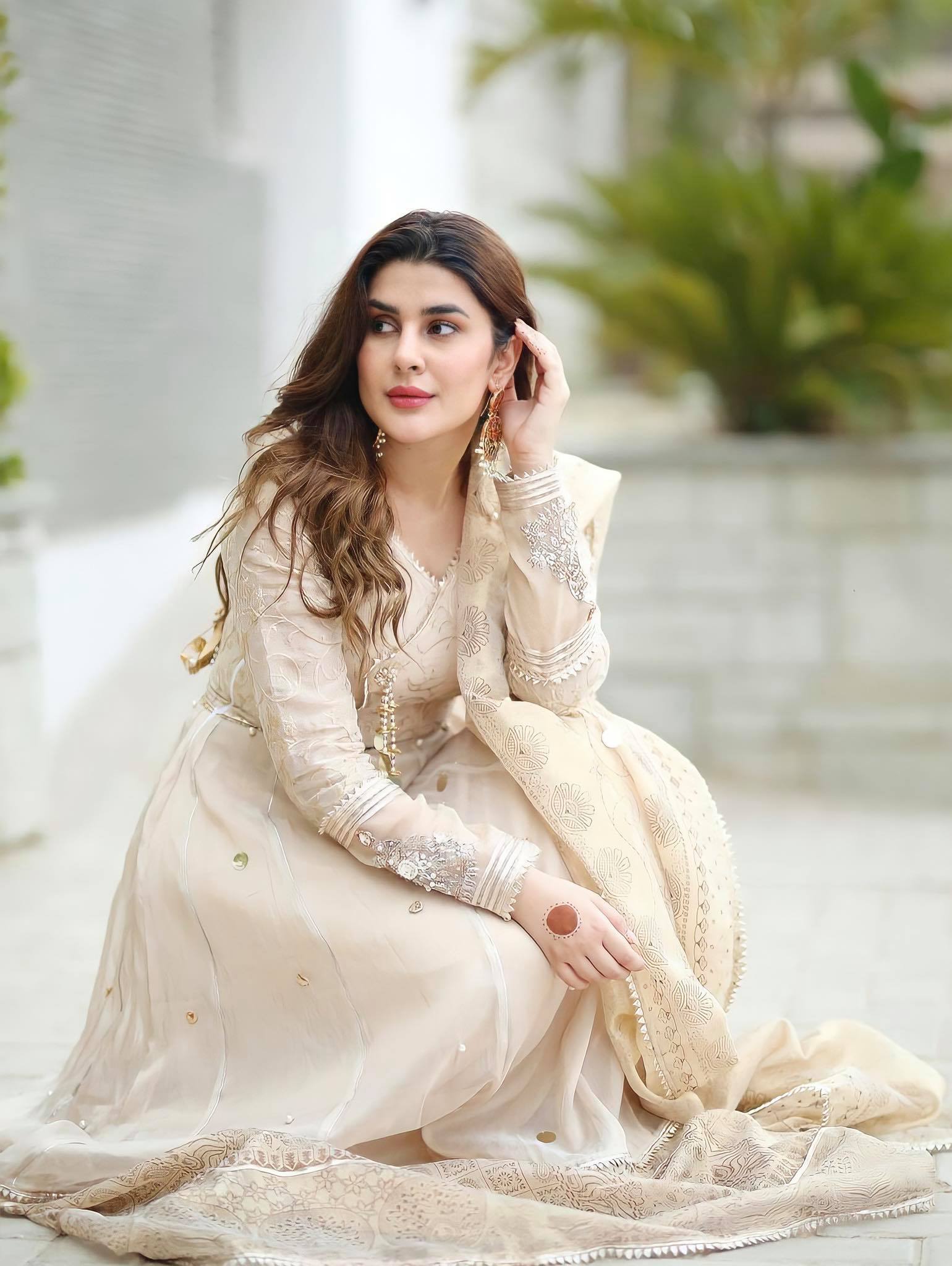 Best Dressed Pakistani Celebrities on Eid 2021