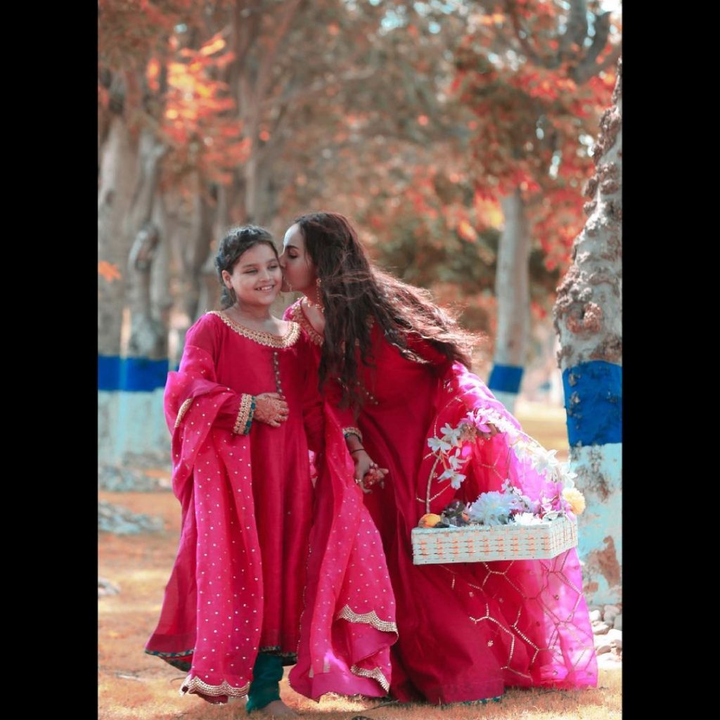 Adorable Portraits Of Nimra Khan And Her Sister Celebrating Eid-ul-Fitr Day 2