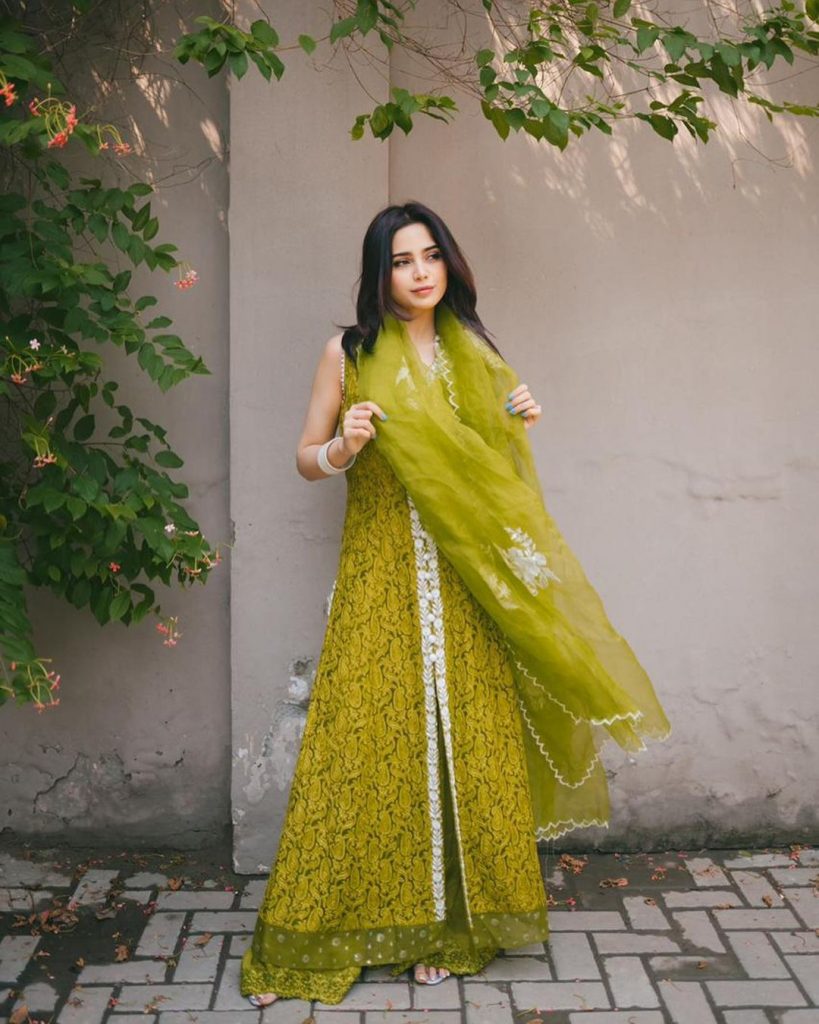 Aima Baig's Gorgeous Looks From Eid-ul-Fitr 2021