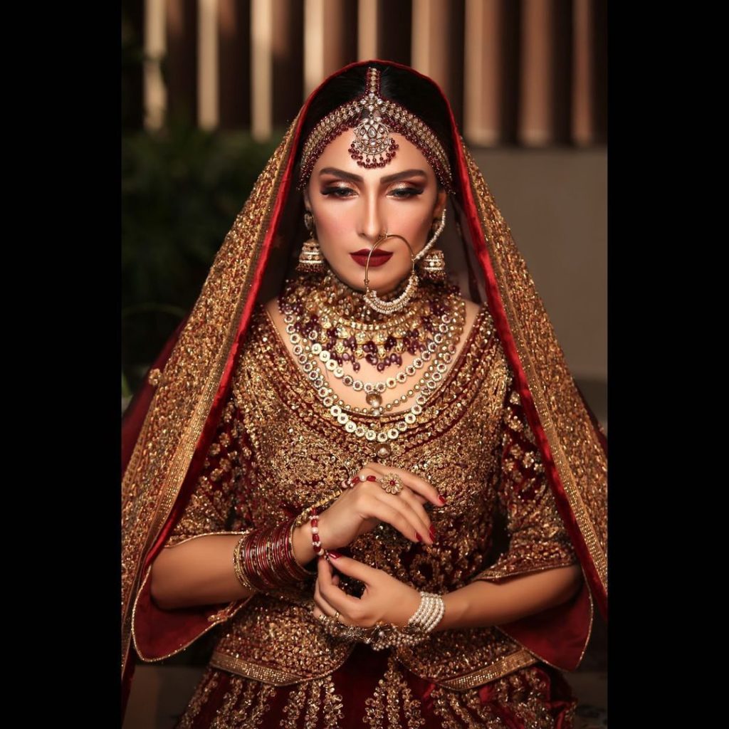 Ayeza Khan Looks Regal In A Traditional Bridal Attire