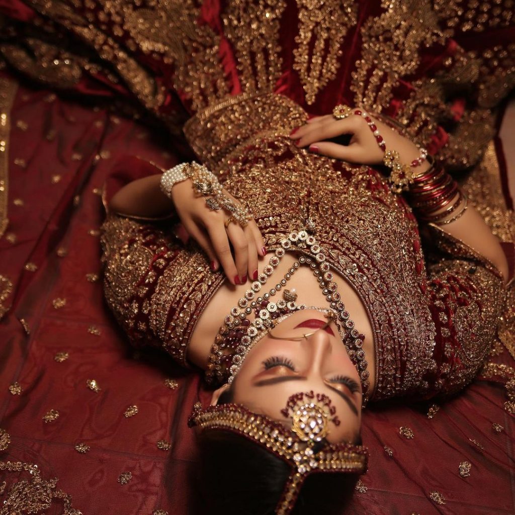 Ayeza Khan Looks Regal In A Traditional Bridal Attire