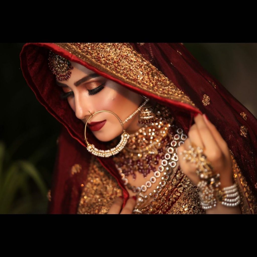 Ayeza Khan Looks Regal In A Traditional Bridal Attire