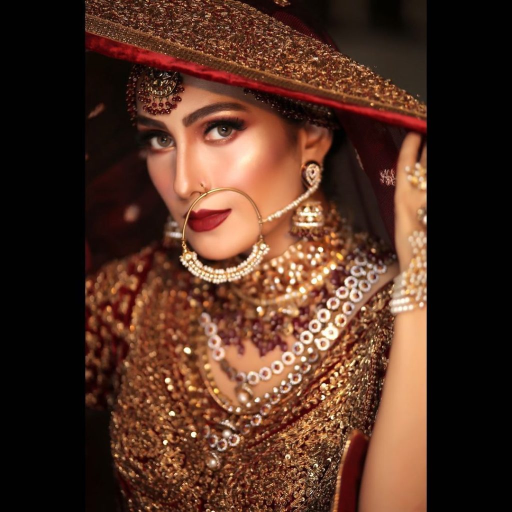 Ayeza Khan Looks Regal In A Traditional Bridal Attire