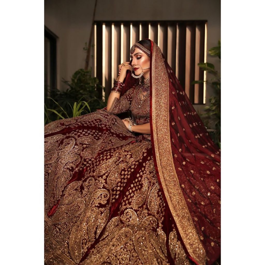 Ayeza Khan Looks Regal In A Traditional Bridal Attire