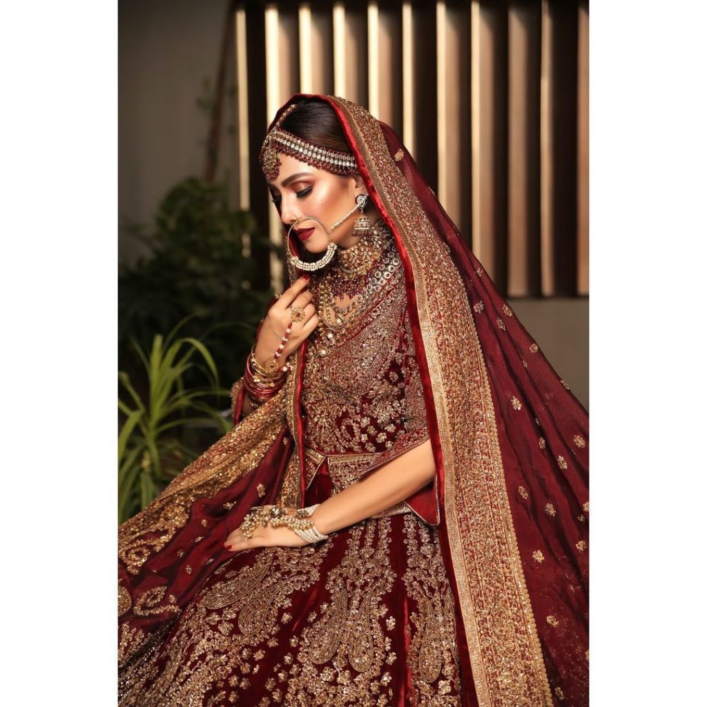 Ayeza Khan Looks Regal In A Traditional Bridal Attire