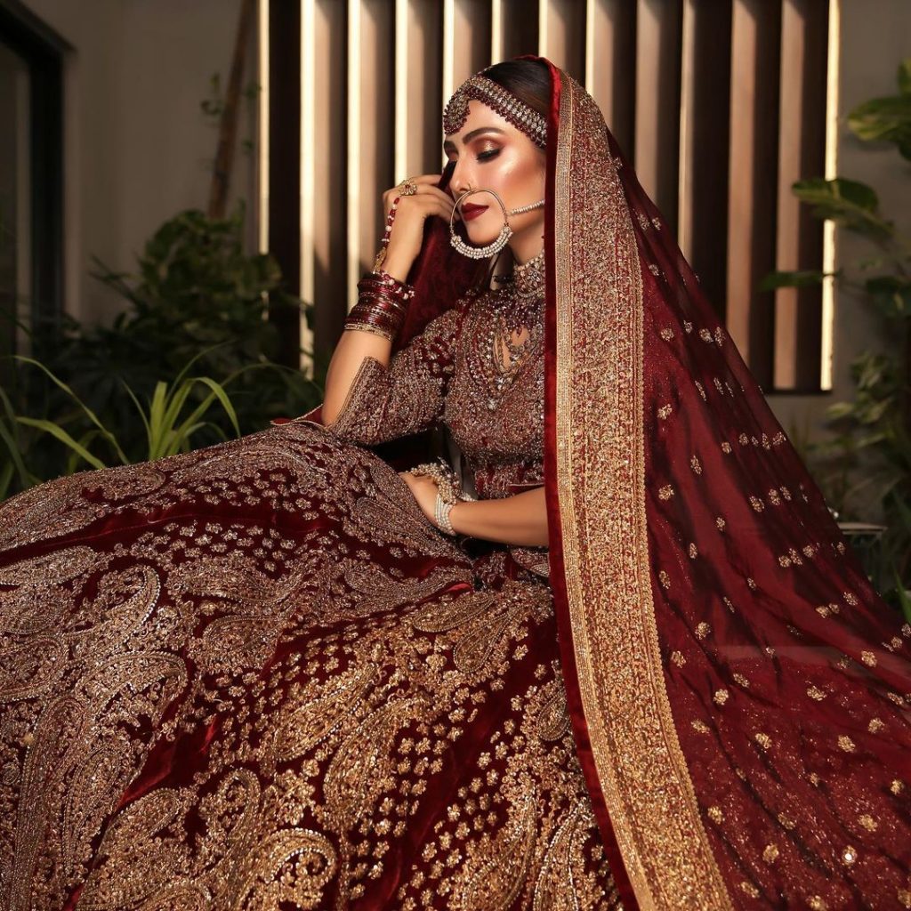 Ayeza Khan Looks Regal In A Traditional Bridal Attire