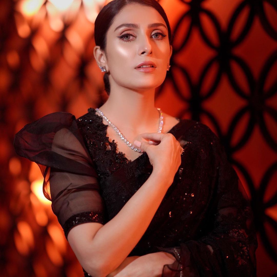 Top Pakistani Actresses In Beautiful Black Dresses
