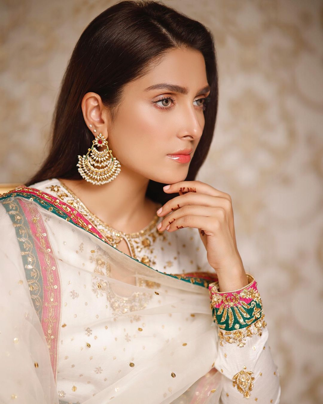 Best Dressed Pakistani Celebrities on Eid 2021