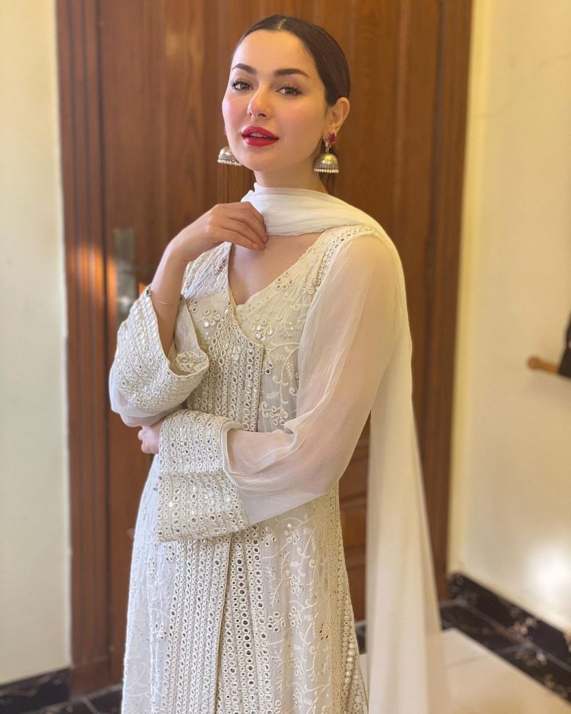 Hania Aamir Got Emotional Sharing Complex Relationship With Father