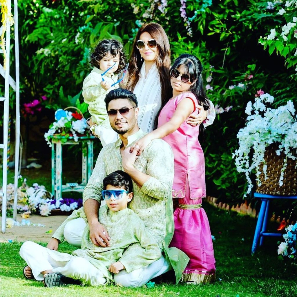 Hasan Rizvi With His Family- Adorable Eid Photoshoot