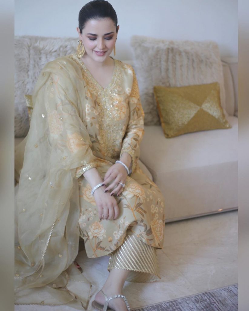 Natasha Khalid's Beautiful Pictures With Her Family Celebrating Eid