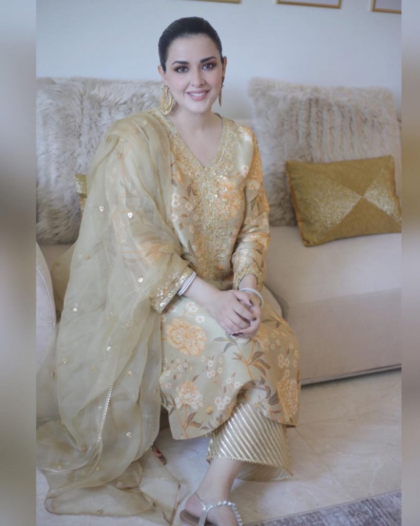 Natasha Khalid's Beautiful Pictures With Her Family Celebrating Eid