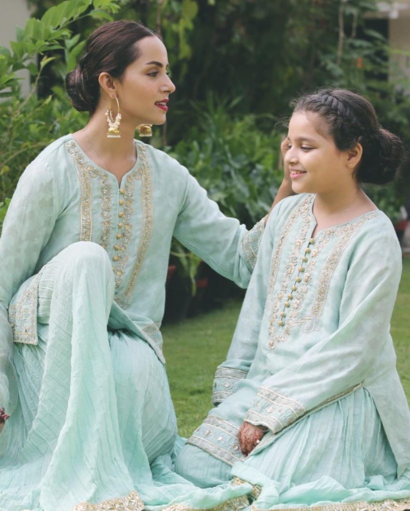 Nimra Khan And Her Sister Twinning In Matching Outfits On Eid