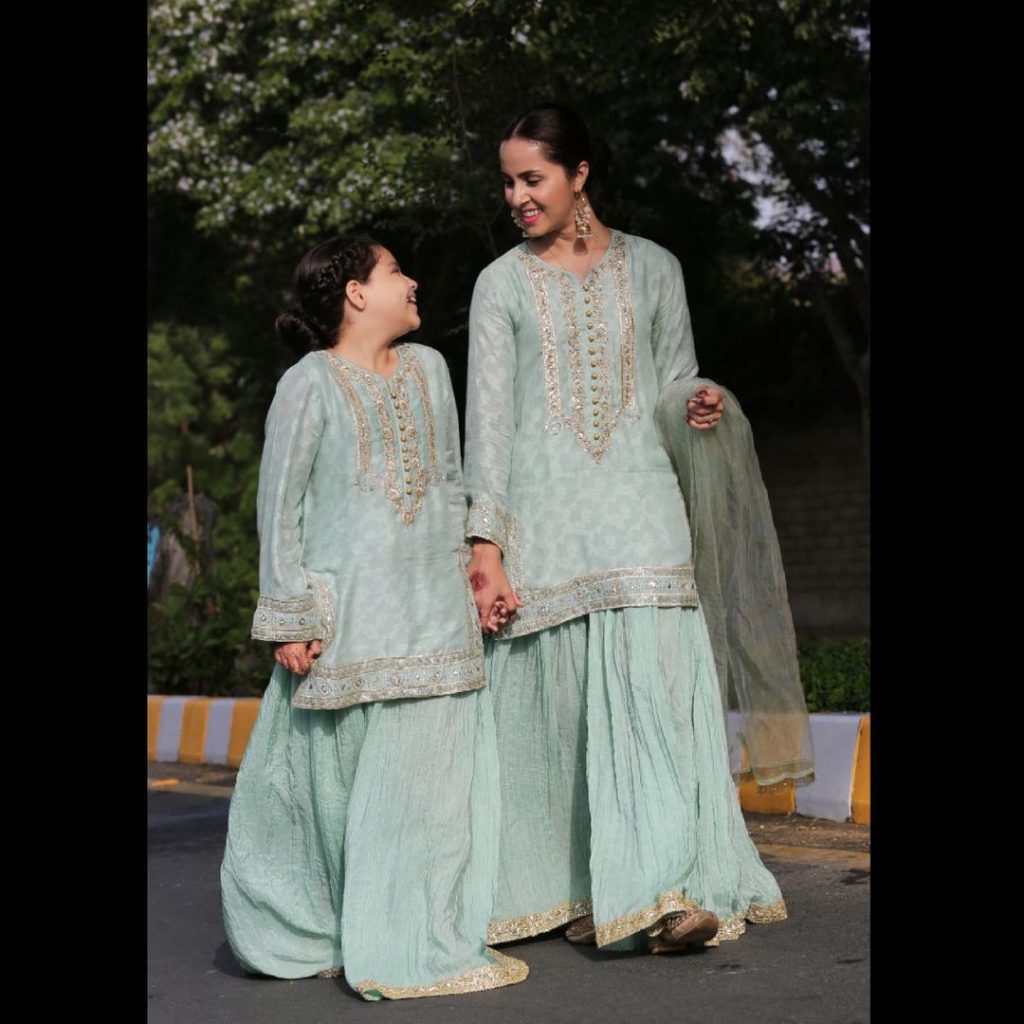 Nimra Khan And Her Sister Twinning In Matching Outfits On Eid