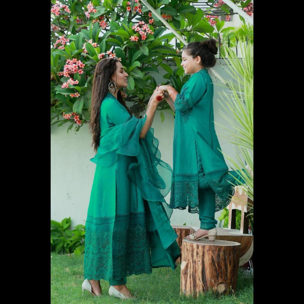 Nimra Khan And Her Sister Twinning In Matching Outfits On Eid